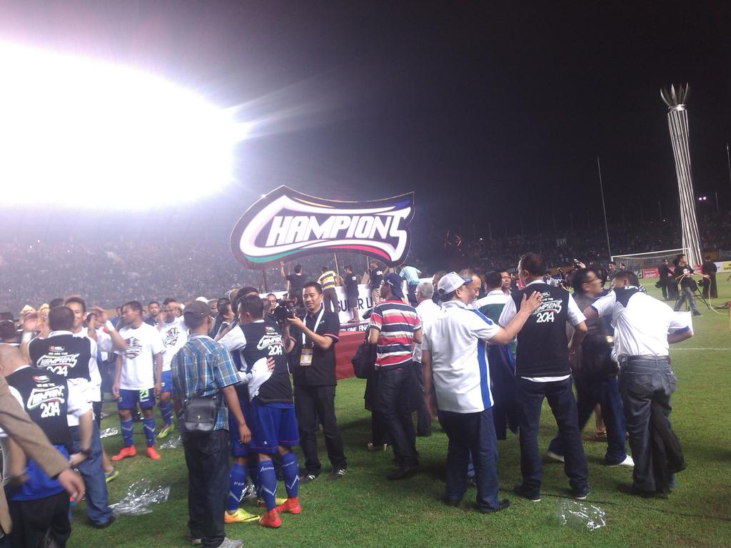 ClickBandung's tweet image. #PersibJuara #PersibJuara  Cirambai mang, Hatur Nuhun Kanggo Semua Barudak Viking RESPECT @officialvpc: JU. A.. RA!!!