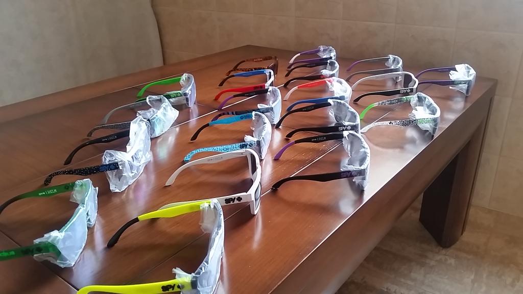 Magueca69H's tweet photo. Vendo gafas SPY A 6€UND.TLF 647281141 http://t.co/BERLR271Qw