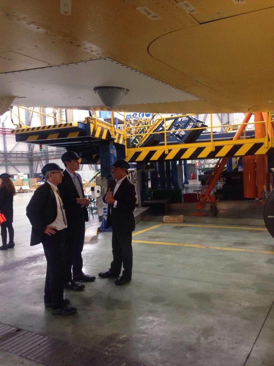 sanchezcastejon's tweet photo. Frente a la economía especulativa empresas como EADS CASA @AirbusDS muestran la importancia de #reindustrializar http://t.co/OWlogwuCwK