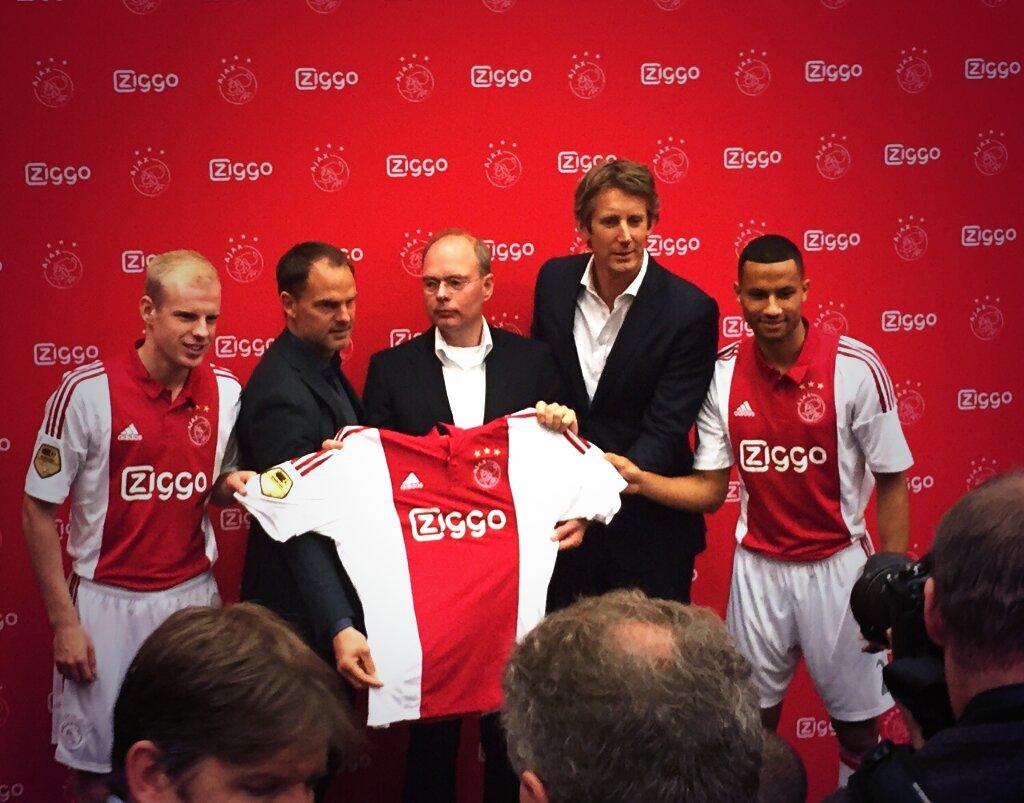 vdsar1970's tweet photo. Mooie presentatie vandaag van ons shirt met de nieuwe hoofdsponsor @ziggocompany #ajax #ziggo http://t.co/OuBLVKhIHC
