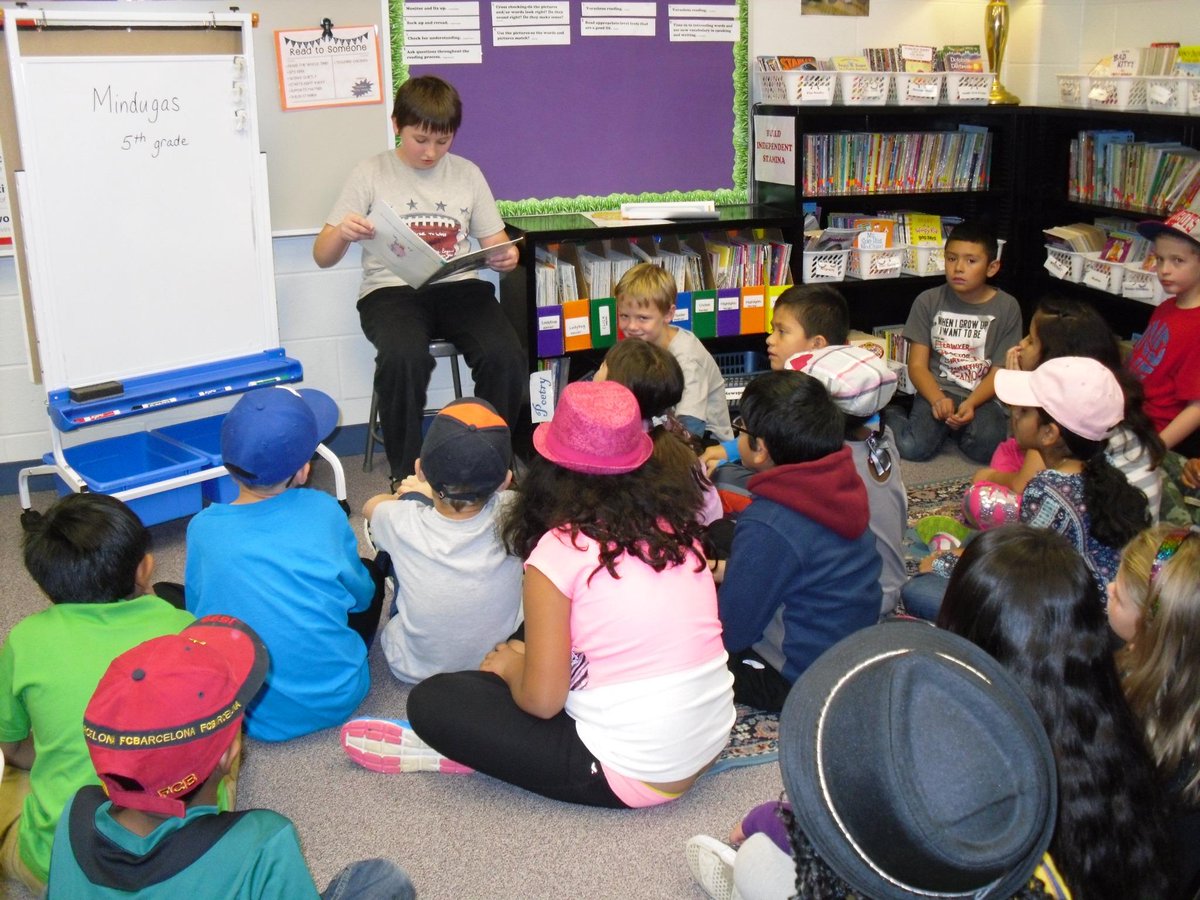 SusenLeValley's tweet photo. An ELL student reads to Mrs. LeValley's class. @D60learns http://t.co/KjHNnd9Vf8