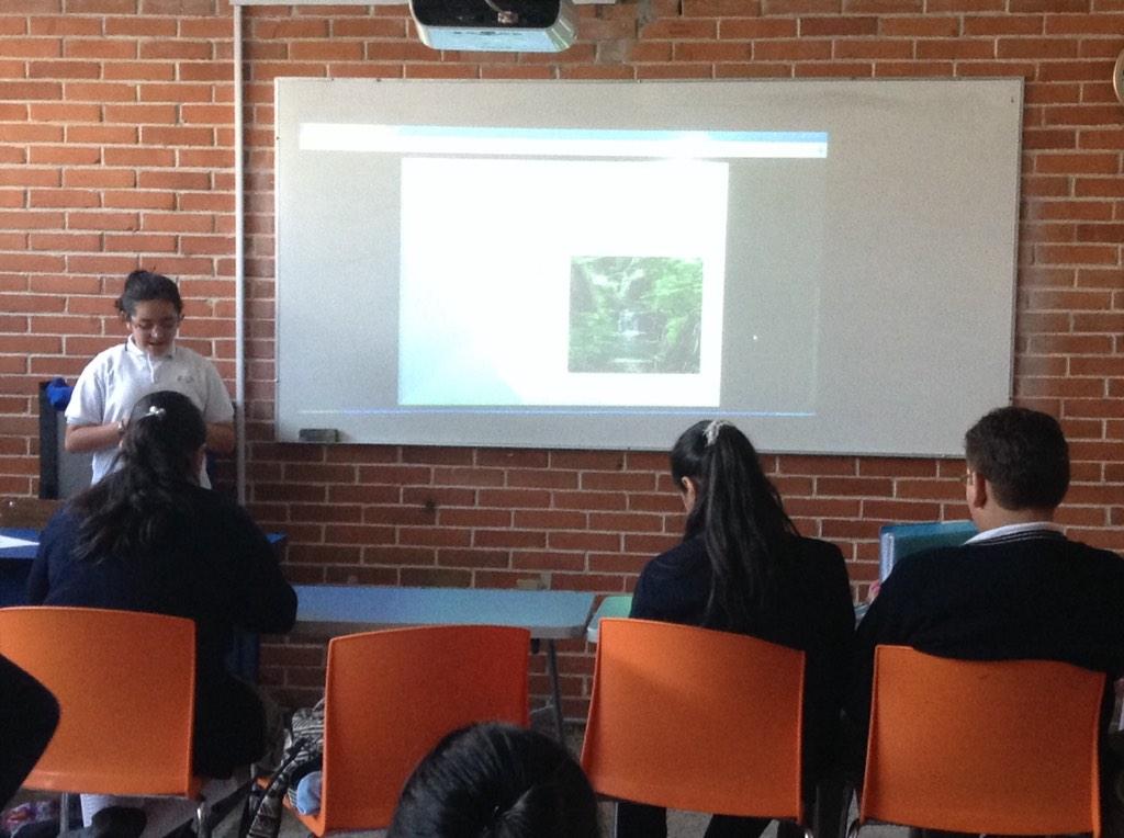 karijimenez87's tweet image. My basic student @yesimaya and her presentation! Well done! #notthatbasic @seclancaster @englishtere