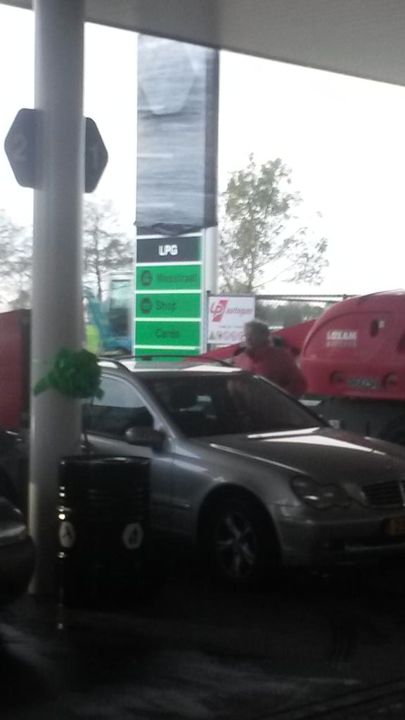 Grote drukte vlak voor de opening. Wat wordt het? De vrije pomp of.....?