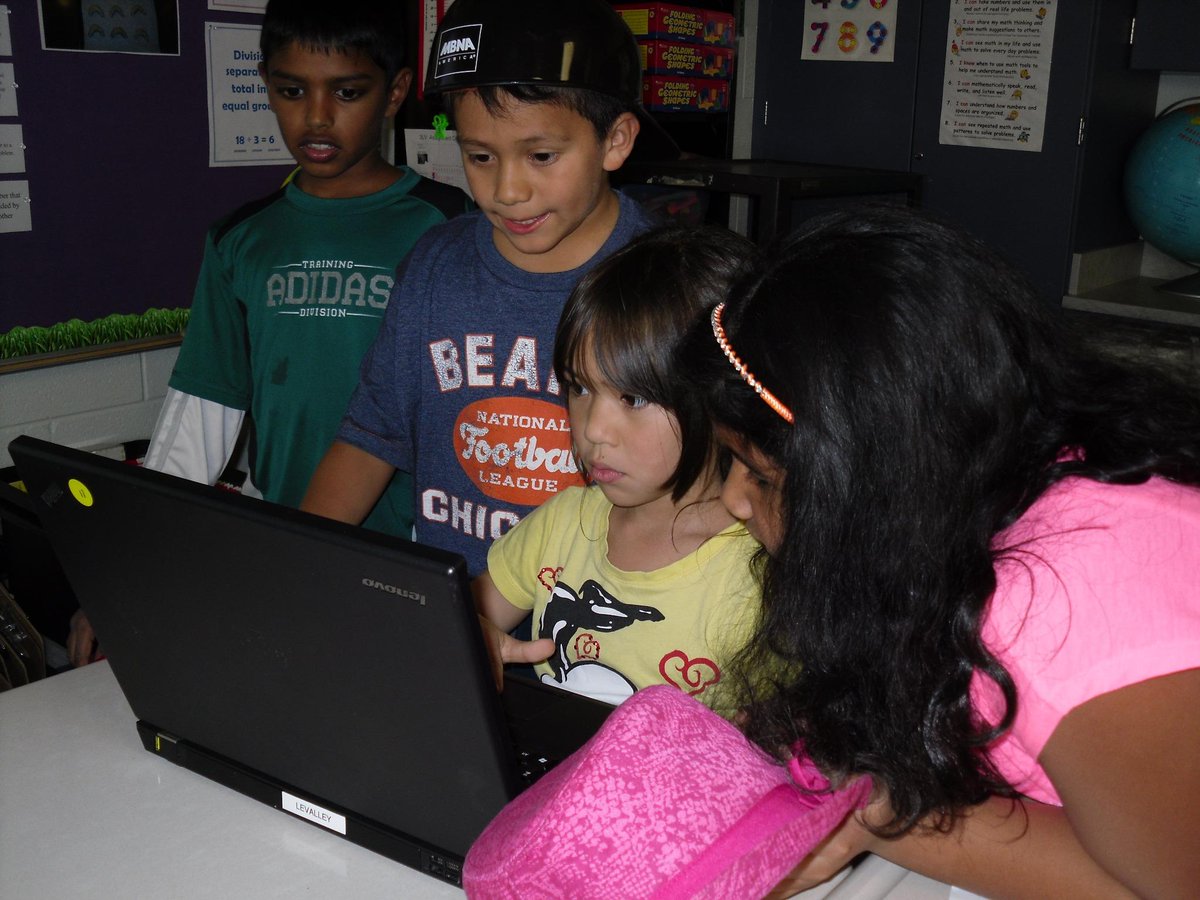 SusenLeValley's tweet photo. Mrs. LeValley and Ms. Ojeda's classes develop questions about schools in other countries on Edmodo. @D60learns http://t.co/NCB8ANmf1t