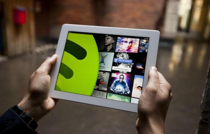 Tecnoblog's tweet photo. Você já pode acessar o Spotify no desktop usando o dispositivo móvel como controle remoto » http://t.co/20Y7z6F4Zt http://t.co/cGch2H1i8r