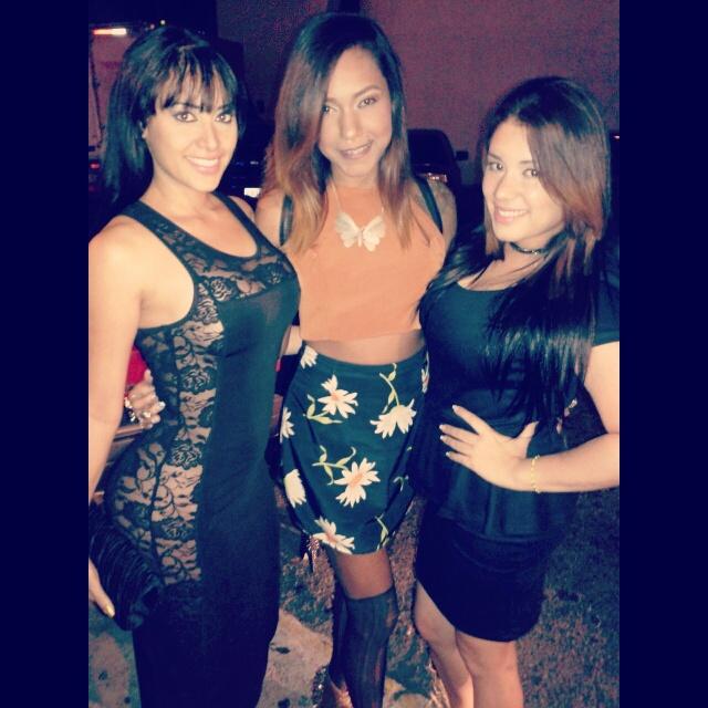 yeraldinearocha's tweet photo. Bellas para el evento de Ub magazine! Las 3 besos a todos #ubmagazine #litterrock! #happy viernes http://t.co/FtVPSB65EL