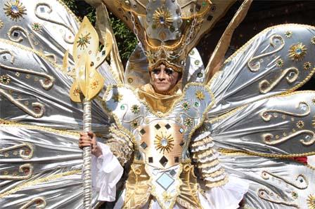 wonderfulid's tweet photo. Jember : Coffee Plantations and a glitzy Fashion Carnival http://t.co/HNhdS69QOh #WonderfulIndonesia http://t.co/7cc1FUceEO