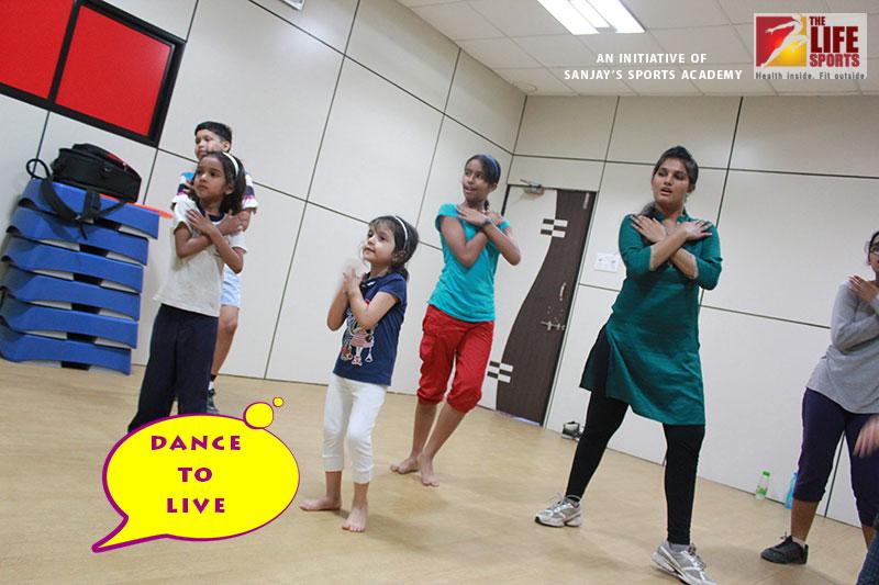 The_Life_Sports's tweet photo. Enjoy dancing to the beat with professional trainers at http://t.co/e2it69vpPQ #dance #pune #danceclasses … http://t.co/lm3Srx3upS