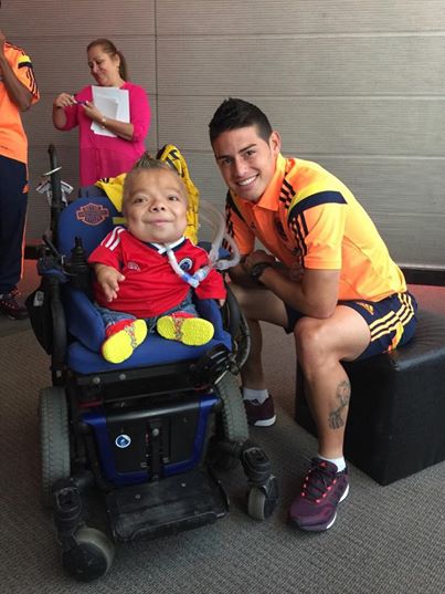 JamesRodrigueFC's tweet photo. You are a person incredible Cristopher. Always with a smile signal happiness,love,joy.God bless you always.
#James http://t.co/2i43VvX6Uv