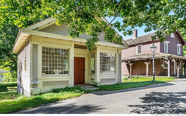 FlyerIO's tweet image. "Buy your own ghost town. Starting bid: $800,000" cnnmon.ie/1ohuT2d