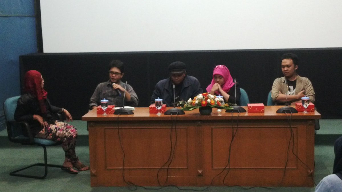 yoks,,,  <a href="/09Bayu/">Bayu Prabowo</a> @adityacandra62 salah satu narasumber  <a href="/FFTV_ISF2014/">Int'lStudentFest2014</a>