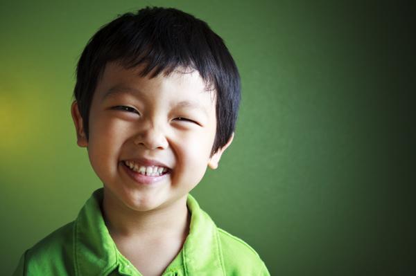 Göz çekikliği kulak hizasında ise Çinli, yukarı doğru ise Japon, aşağı doğru ise Korelidir.