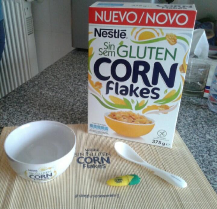 Gracias <a href="/Nestle_es/">Nestlé España</a> por el kit de Corn Flakes sin gluten. En casa quieren la  #singlutenmorning esta tarde! @ZiniaBD