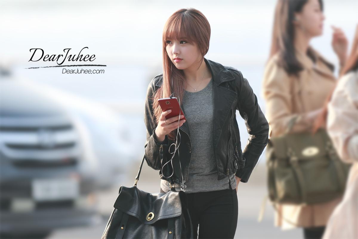 B12XaYQCcAAcd1s.jpg:large