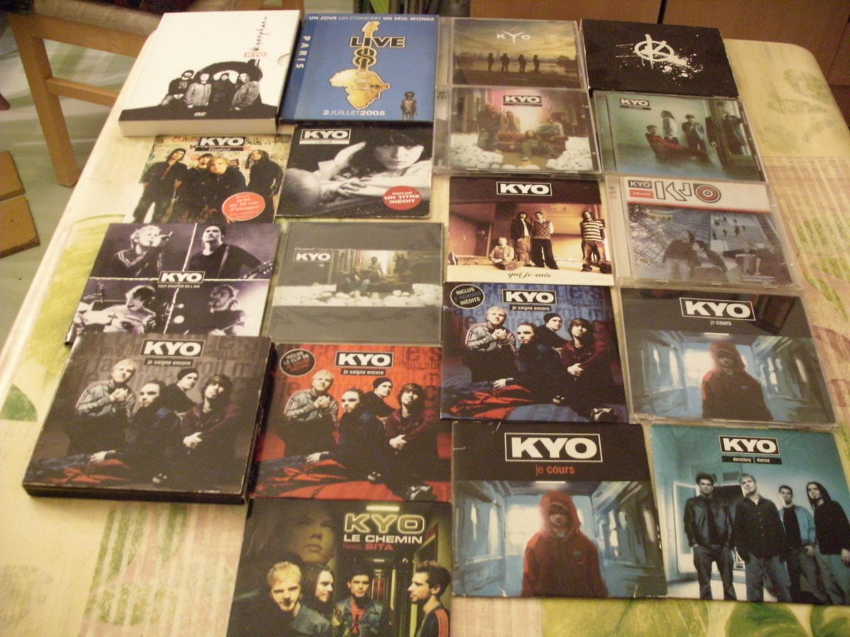 GleamDark's tweet photo. Mwa avec mon #SaintGraal et toute ma collection de #KyoFan #KyoForever #KyoQuest #LeGraalTour car je les <3 http://t.co/JtcLb1XjPp
