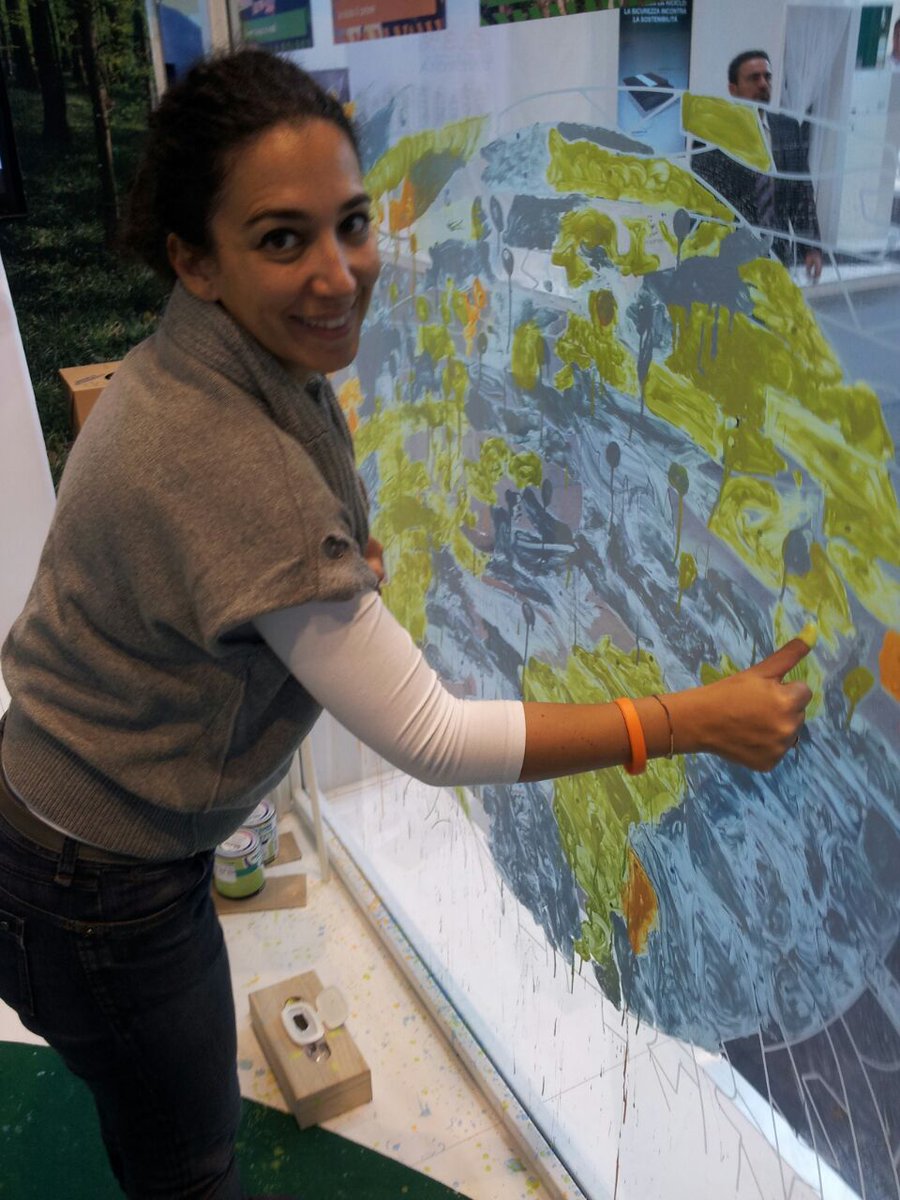 improchelasci's tweet photo. Valentina Delfino: "Pianifico eventi sostenibili insieme @MonicaCarugno"! #ecomood #ecomondo2014 #limprontachelasci http://t.co/QHMW9ci2aM