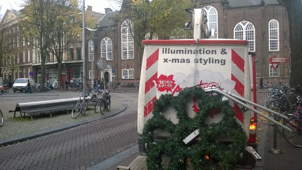 Kerstverlichting. Amsterdam is er vroeg bij. Illumination &amp; x-mas styling