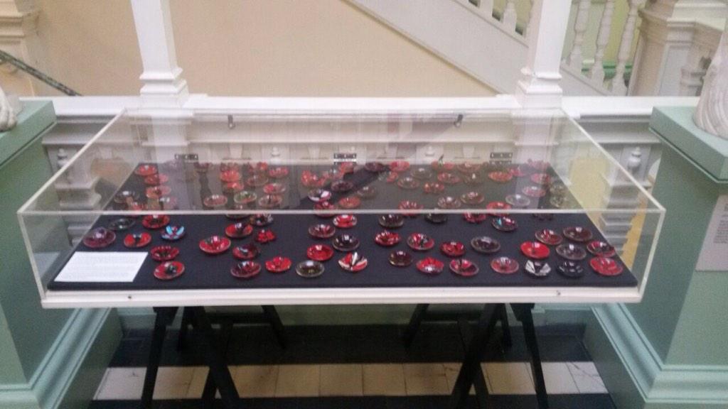HattonGallery's tweet photo. A special project with NT Art Studio to commemorate #WWI - glass poppies @HattonGallery #WorLife @kimociglass http://t.co/RqvZf3bsVD