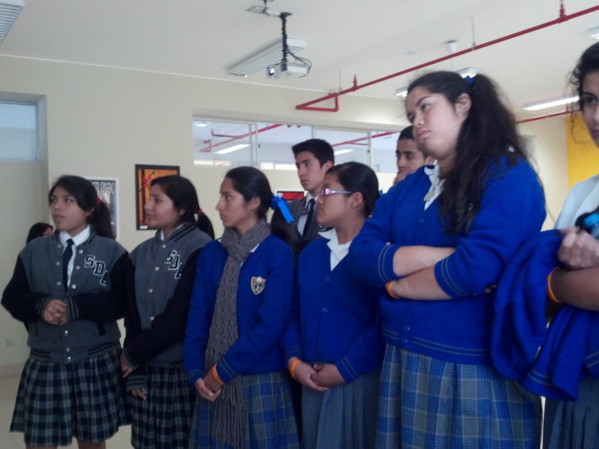 elprofeMKT's tweet photo. Futuros publicistas en tour de carreras UPN sede Lima Centro #ComienzaUPN #UPN_oficial #soycomunicadorUPN http://t.co/NbWVakRYuU