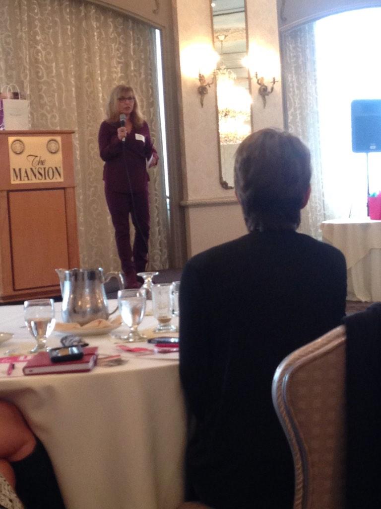 Tia_Johnson_'s tweet image. .@carolanndes when you have a clearly defined brand, you don&apos;t have competition. #sizzlefactor #SmallBizBootCamp