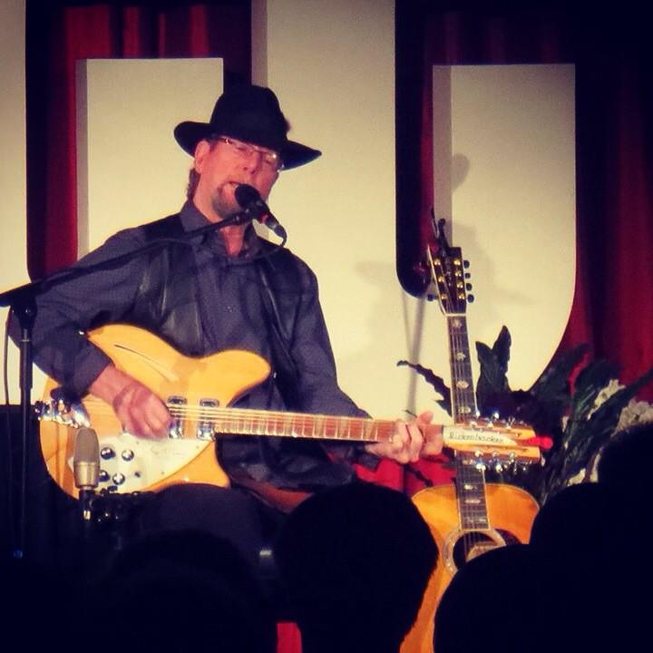 Dimitrijevic_66's tweet photo. .@g_knapp Some nice comments and reviews at @RogerMcGuinn timeline about his tour through UK. Foto via @zervaspepper http://t.co/0CGfEPIZgV