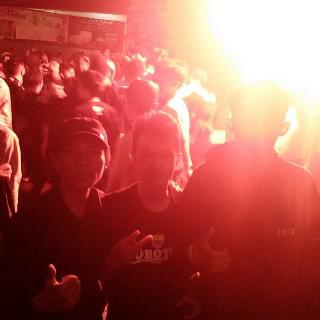 MLutfyFuadi's tweet photo. Pesta besar @Nagarawangi with @StreetOfGraw @SingaparnaBoys http://t.co/WvJ0XSM4QJ