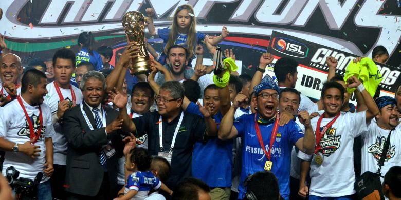 Persib the champion Indonesia League 2014 after conquering the Persipura by a shootout penalty 5-3 (2-2)