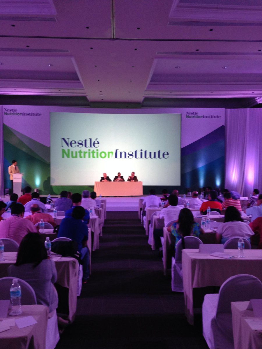 SummitNutricion's tweet photo. El Prof. José González lidereando una mesa de discusión, él nos acompaña desde El Perú #summit2014nestlenutricion http://t.co/c4IqjkCRAX