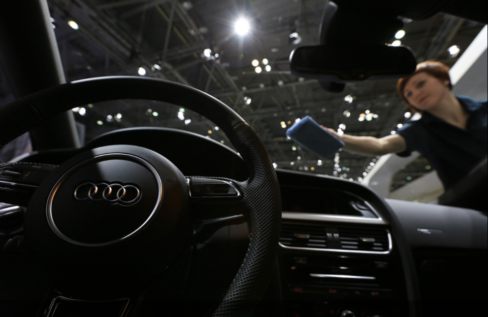 AudiRecall's tweet photo. Audi recalls 850,000 A4s for air-bag fix. | http://t.co/GntsWhfCuv via @Audi @Audi_Online @WSJ http://t.co/pJqz8yhQiY