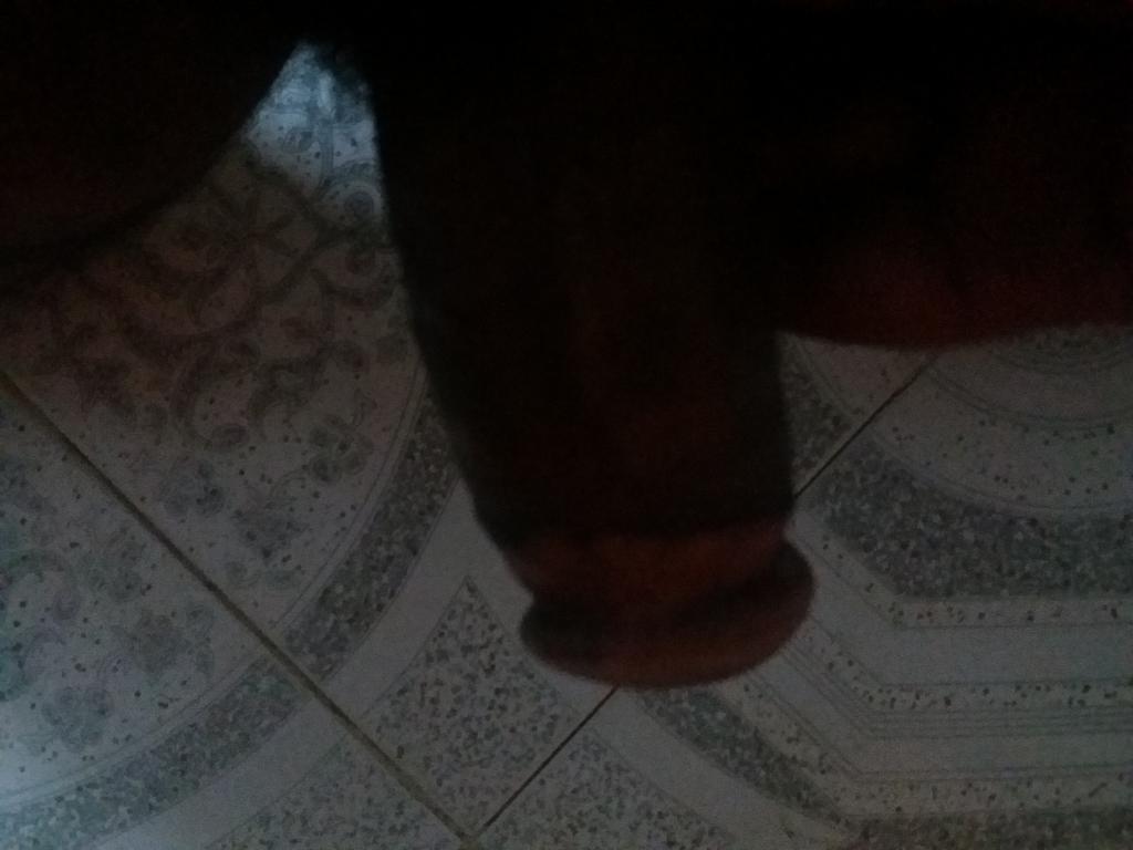 زبي نايم مين يمصو لمن يقوم