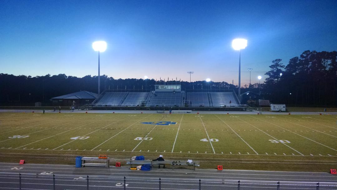 ValleyFB's tweet photo. The MV Mustangs have arrived! @chiefs_nmb @GoNMBChiefs http://t.co/N0iQY9X3lz
