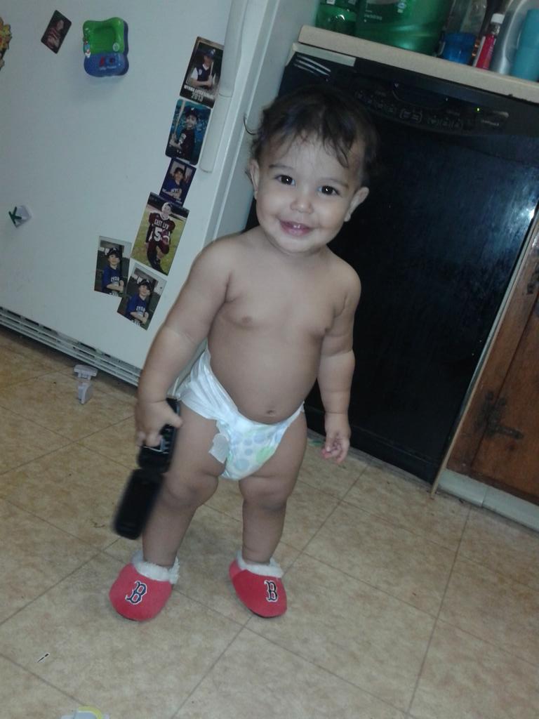 _filenaxo's tweet photo. My king. #nakedbaby #manboobs #kingchristopher http://t.co/Hxsf6HqLIB