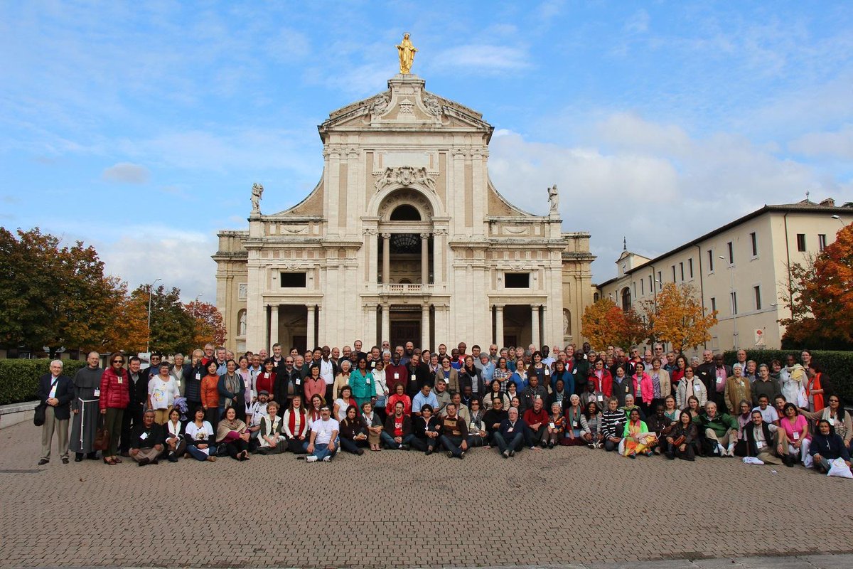 ChapterOFS2014's tweet photo. Family Photo of the @ChapterOFS2014 http://t.co/E0P2UEUxUn