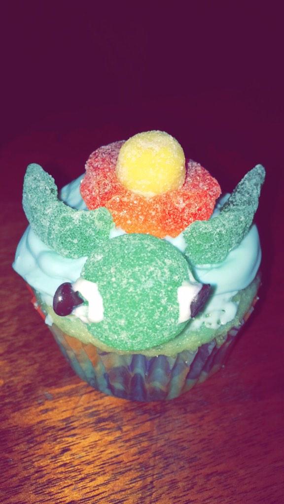 kbates04's tweet photo. It was a good food Friday #cap10o #turtles #cupcakes http://t.co/Z9jlnMlvNJ