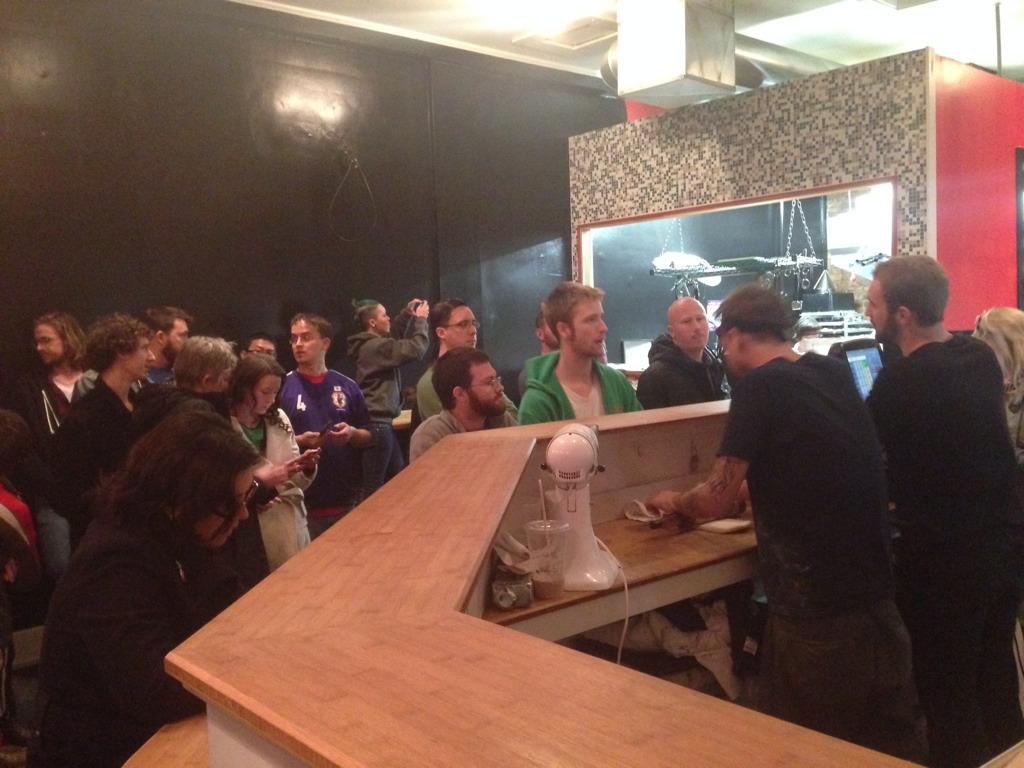 Rumplings502's tweet photo. And we are open! Come by until 5 am for a slurp! http://t.co/dhmEp1ZqHt