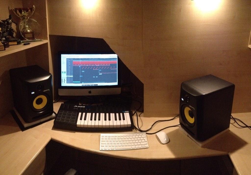Anthony_Mac85's tweet image. Baracks beats studio shaping up nicely! #music #production #electronica2014