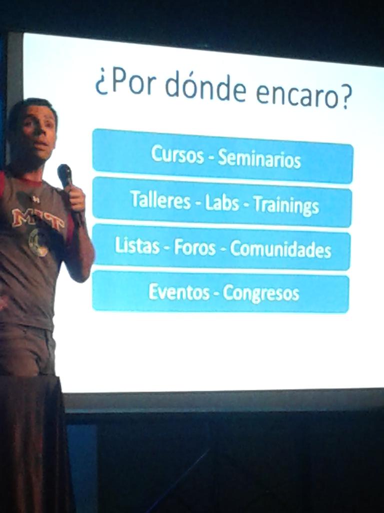 rfb_'s tweet photo. @FedeQuark explicando x donde se empieza en Seguridad informatica. Gran charla en #RISECON2014 @RiseconOrg http://t.co/L2c1MIxjFg