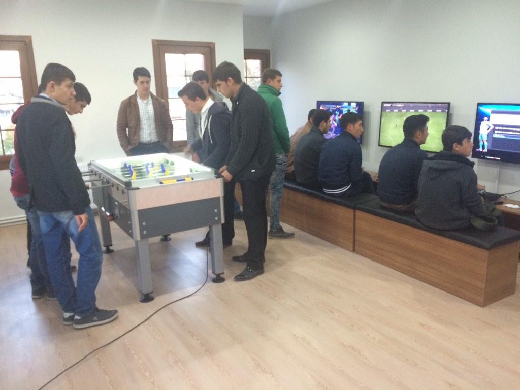 KazanKagem's tweet photo. Akliselim ilçe teşkilatı Kagem'de toplandı,toplantı sonrası gençlerle kokteylde hoş sohbet ettik @Lokman_Erturk http://t.co/y5Jz5F0t08