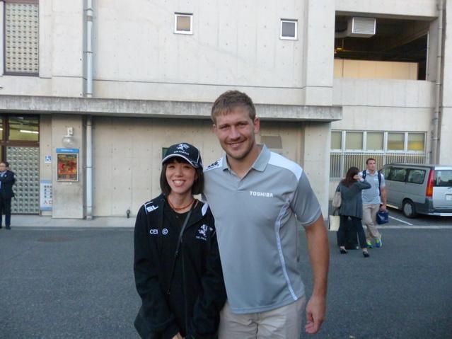SwartSpies's tweet photo. @fsteyn12 wonderful to see sharks supporters in Japan. Rugby unites different cultures! http://t.co/NeL6qQtZQY