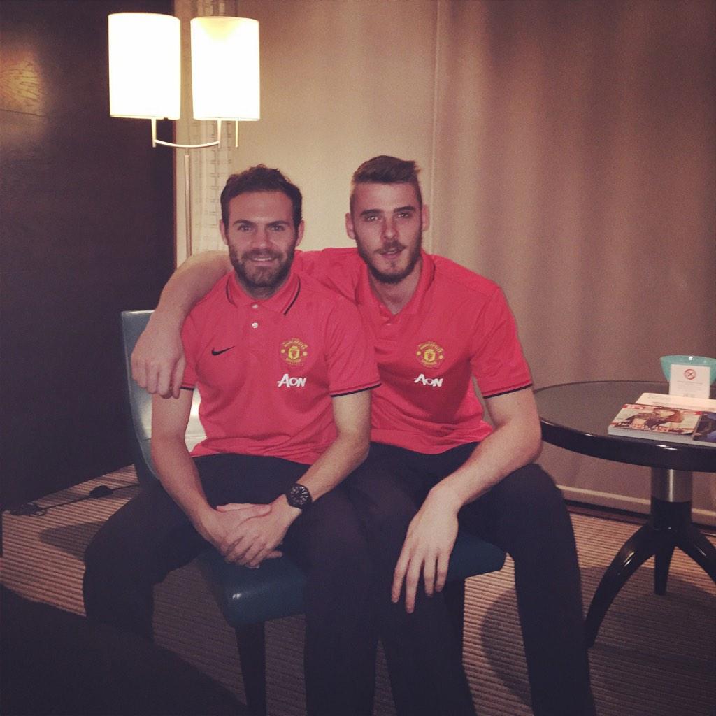 juanmata8's tweet photo. Felicidades ídolo! Happy birthday @D_DeGea 🔝🔝🔝 http://t.co/KAaoSEFSLD