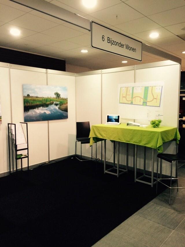 bijz_wonen's tweet photo. De nieuwbouwbeurs Veenendaal wordt goed bezocht! Verkooptransactie Bijzonder Wonen is ook aanwezig! http://t.co/LdwFFb0fK8