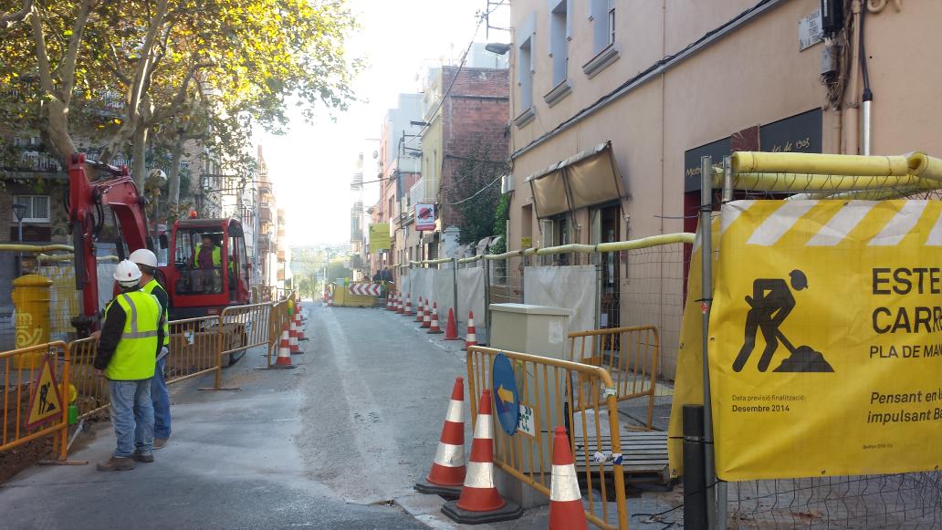 trinitatbcn's tweet photo. El carrer Turo dela Trinitat va avançant !!! Ara estan treballant el tram de la plaça de la Trinitat http://t.co/XsTRCLxLKu