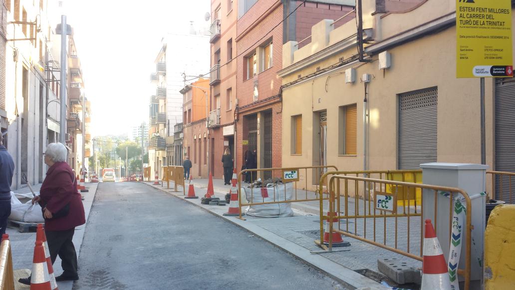 trinitatbcn's tweet photo. El carrer Turo dela Trinitat va avançant !!! Ara estan treballant el tram de la plaça de la Trinitat http://t.co/XsTRCLxLKu