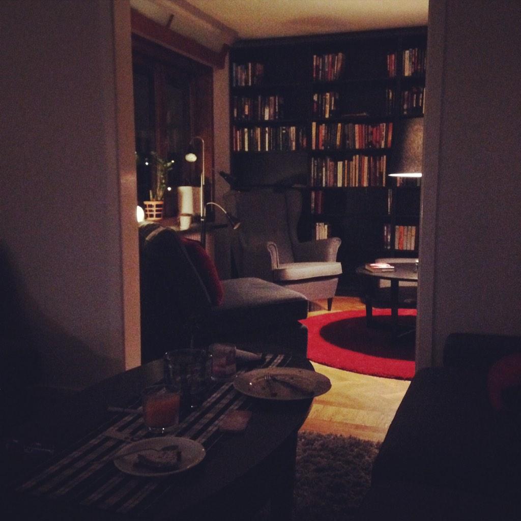 karin_c's tweet photo. Grymt nöjd med mitt nya bibliotek #bokkvartetten #readtreat http://t.co/FmBqZrMqED
