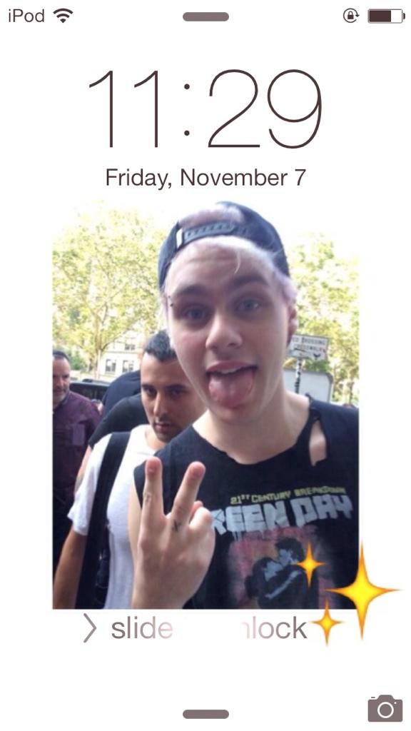 lockscreensomg's tweet photo. simple michael clifford lockscreen w/ emoji
rt if you want it! mbf so we can dm you! http://t.co/0ZuWfa8VS1