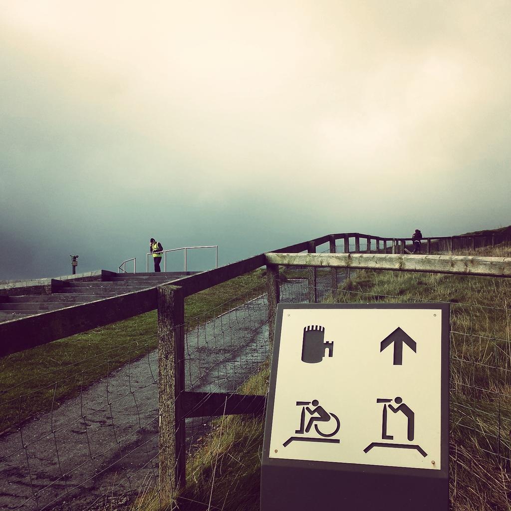 ainthemachine's tweet image. Same as in @Metromadrid_ #ireland #mohercliffs