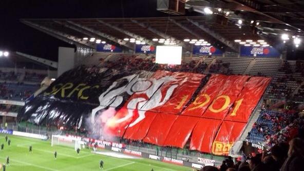ROUGEmemoire's tweet photo. Le Tifo du RCK pour le derby Stade Rennais - FC Lorient. http://t.co/cV7n4CXzKR