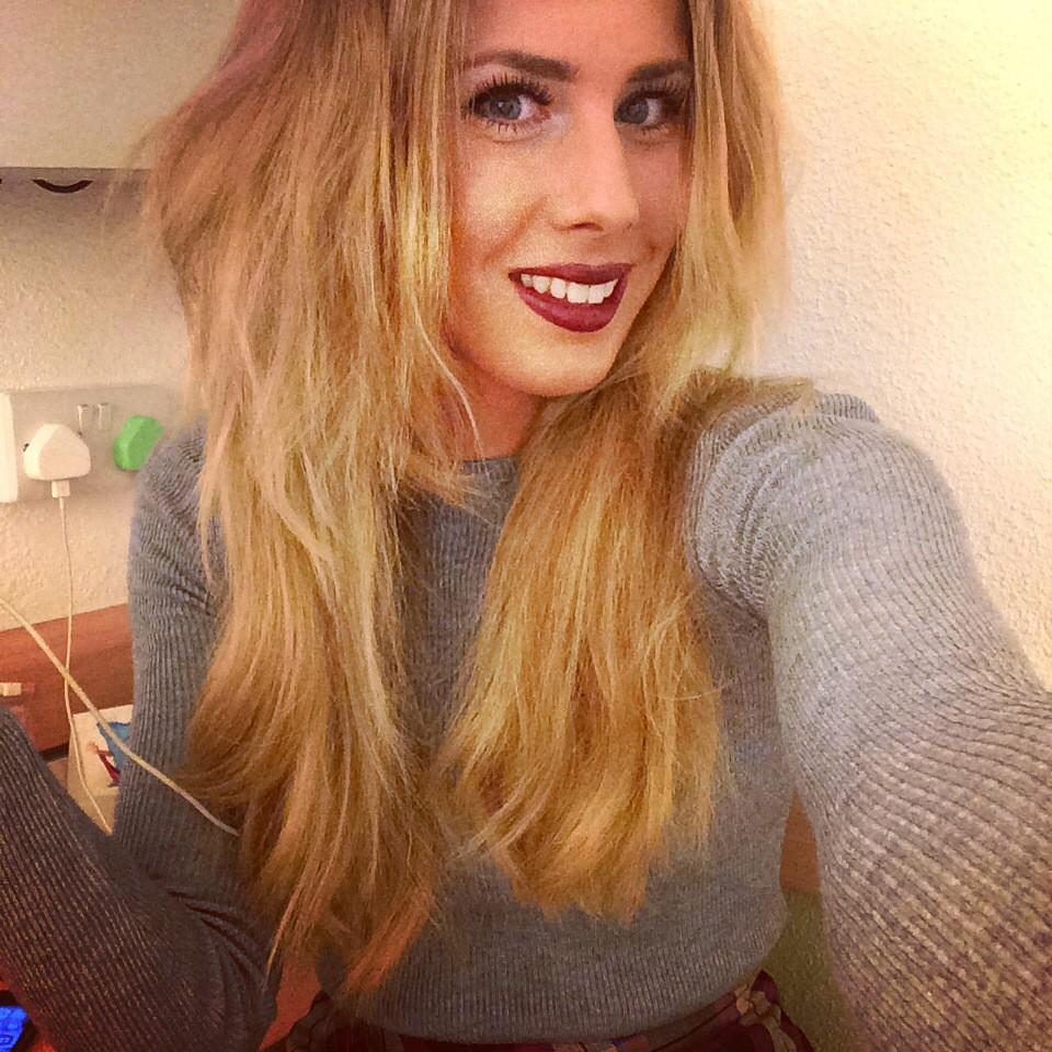 beckazara1's tweet photo. it's Friday! are we out or what? let me fucking knowwwwww π #gewls http://t.co/pOq64ayUHj