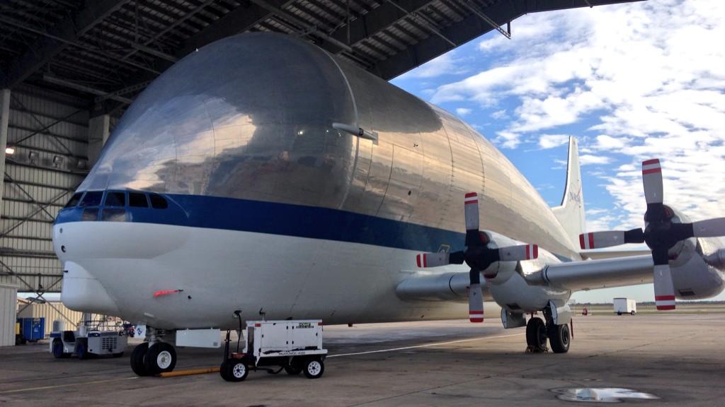 Sorprendente avión de la NASA B13PsCoCcAEil2l