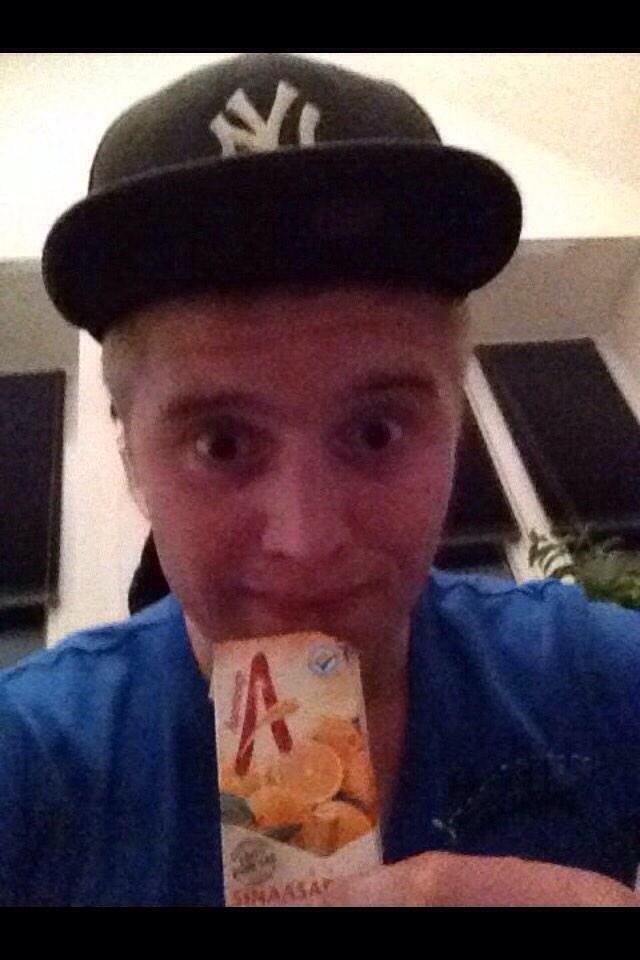 NiekKoops's tweet photo. Heel perfect een avondje chillen in de bank #slamtv http://t.co/R6O0ARMNSb